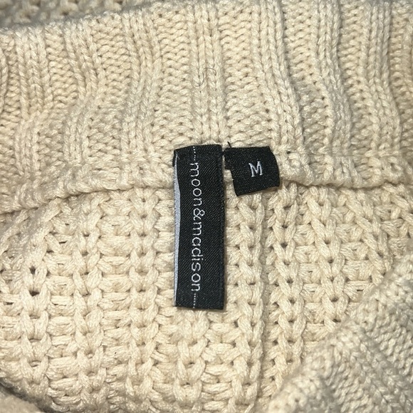 Moon & Madison Cream Sweater Sz M - Picture 11 of 12